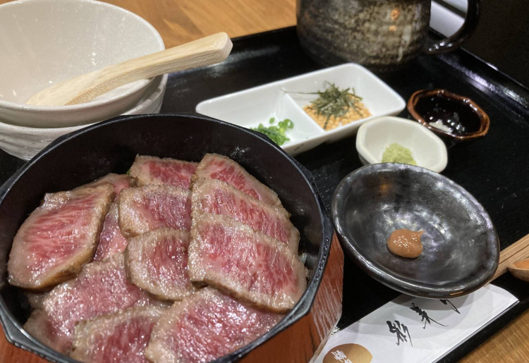 和牛レアステーキのひつまぶし